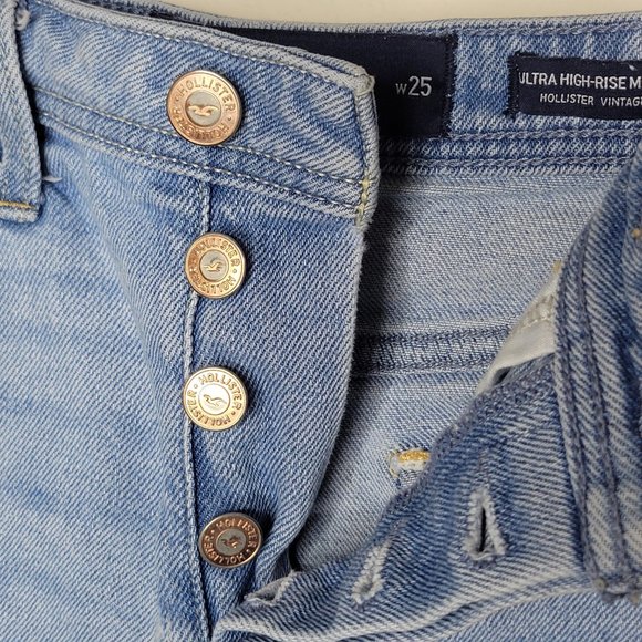 PICK 3 FOR $20 Hollister Ultra High-Rise Mom Short Button Fly Light Wash Size 1 - Picture 6 of 8